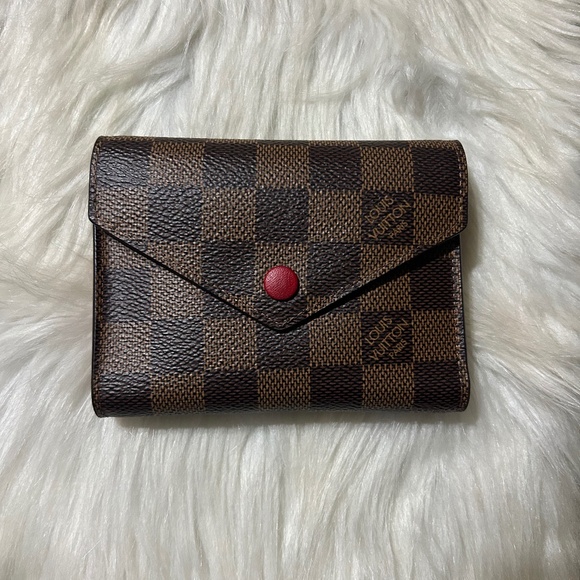 Women’s LV Wallet - Picture 1 of 5